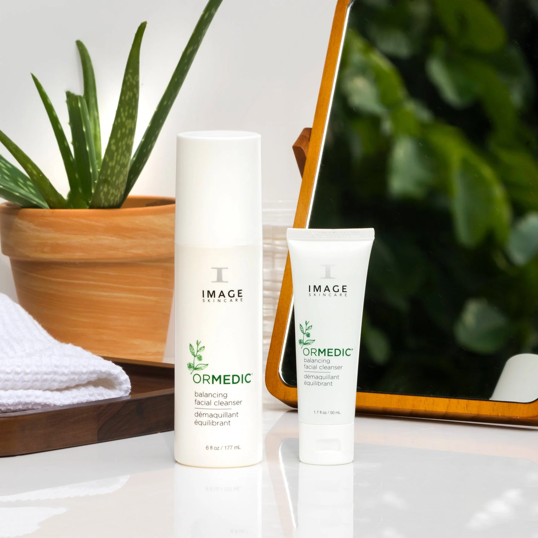 Discovery-size ORMEDIC® balancing facial cleanser - Image 6