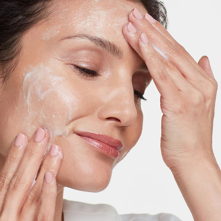 EXFOLIATING CLEANSER - Energizing Renewal - Image 3