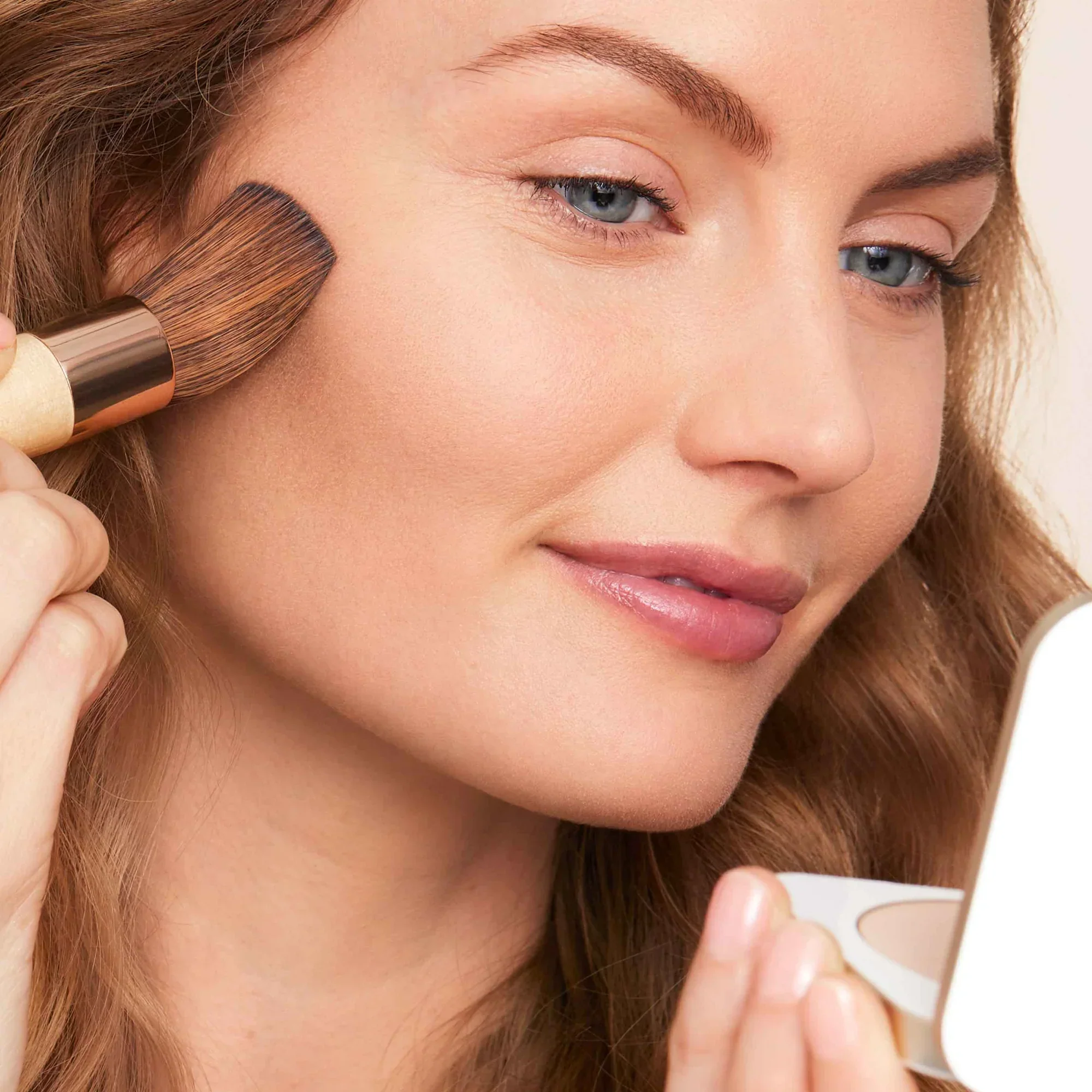 PurePressed® Base Mineral Foundation SPF 20/15 & Refillable Compact - Image 5