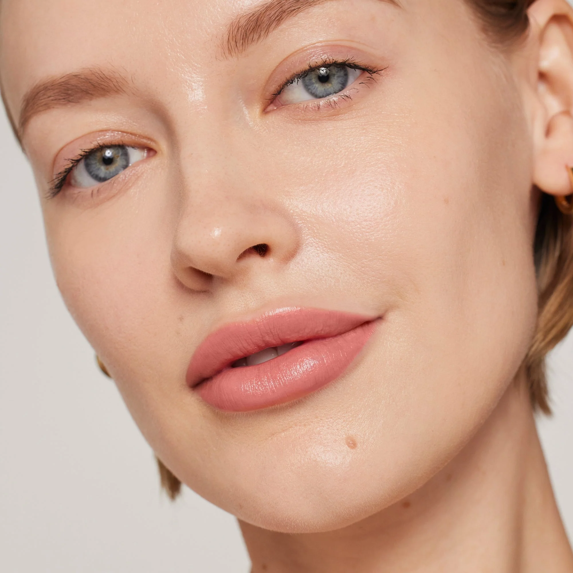 Smooth Affair® Illuminating Glow Face Primer - Image 4